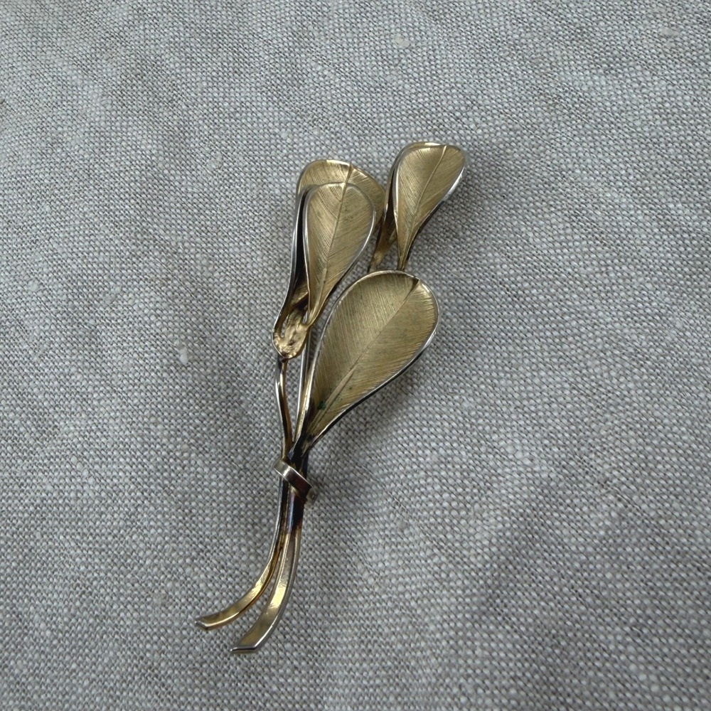 Vintage Gold Tone Leaf Brooch Minimalist Botanical Pin